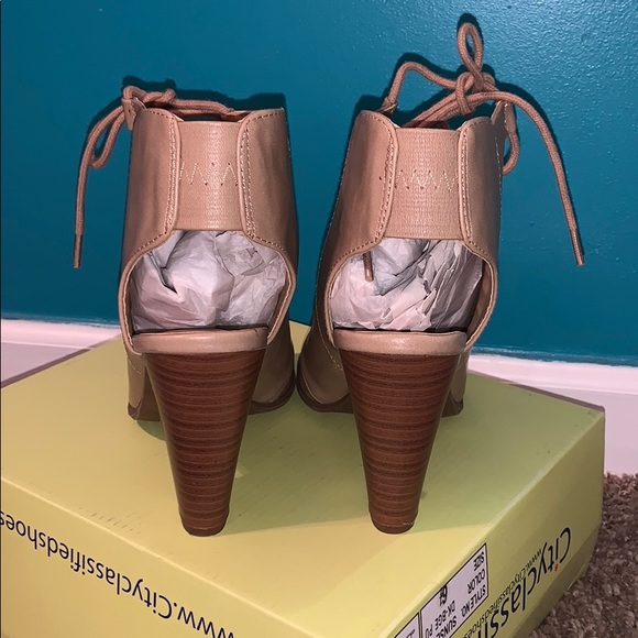 Beautiful tan heels 6.5 open toes with laces nigh out travel vacation romantic - Picture 2 of 5